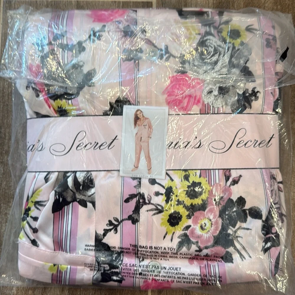 Victoria's Secret Pink Floral Pajama Set - Picture 2 of 2